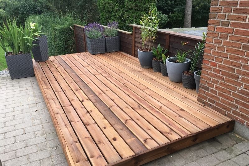 composite decking on aconcrete ground