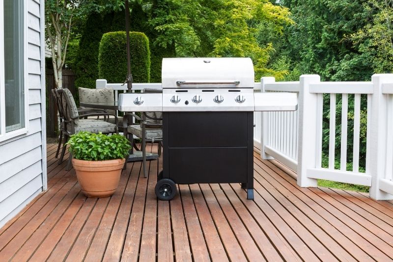 outdoor cooking space for relaxation and comfort